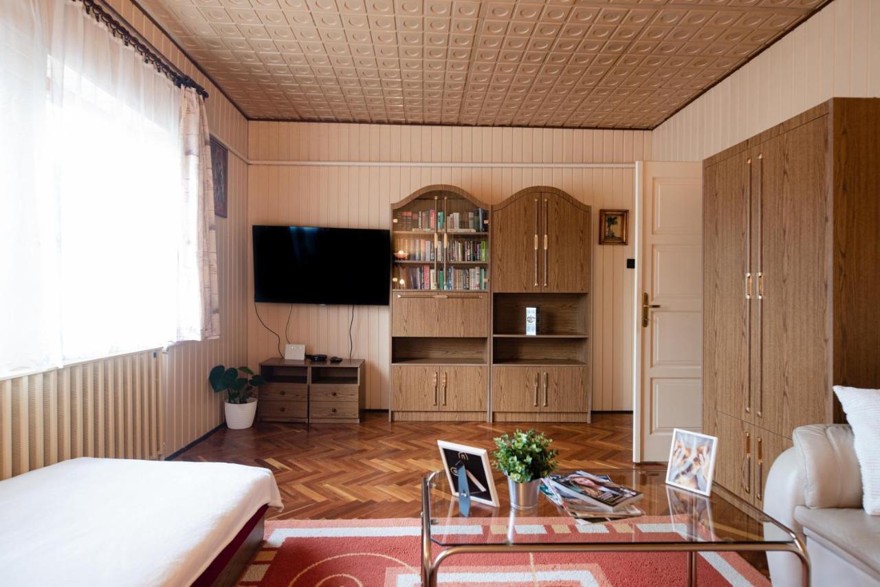 Vadkacsa Apartmanhaz Medencevel Zamárdi Exterior foto
